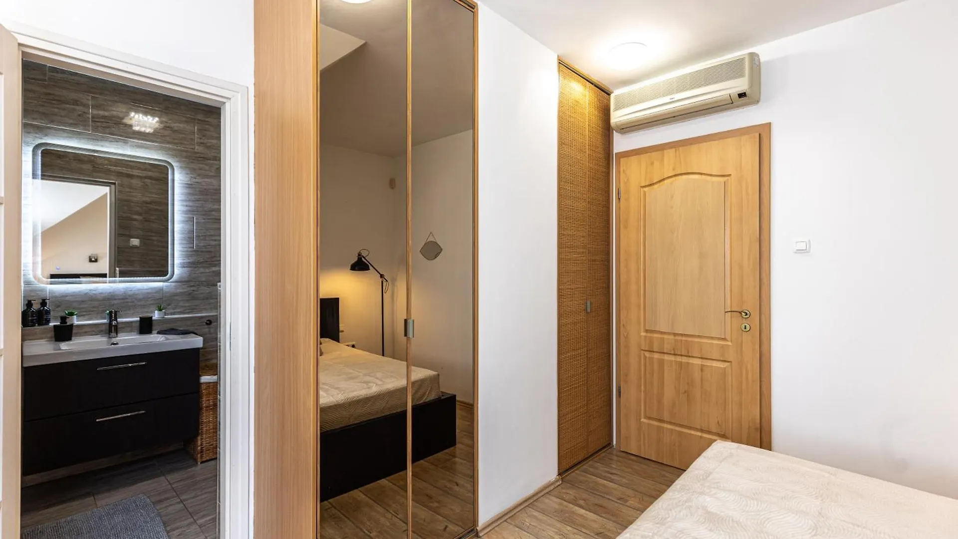 Gozsdu White Raven Residence 504 With Free Underground Parking Budapest Apartment