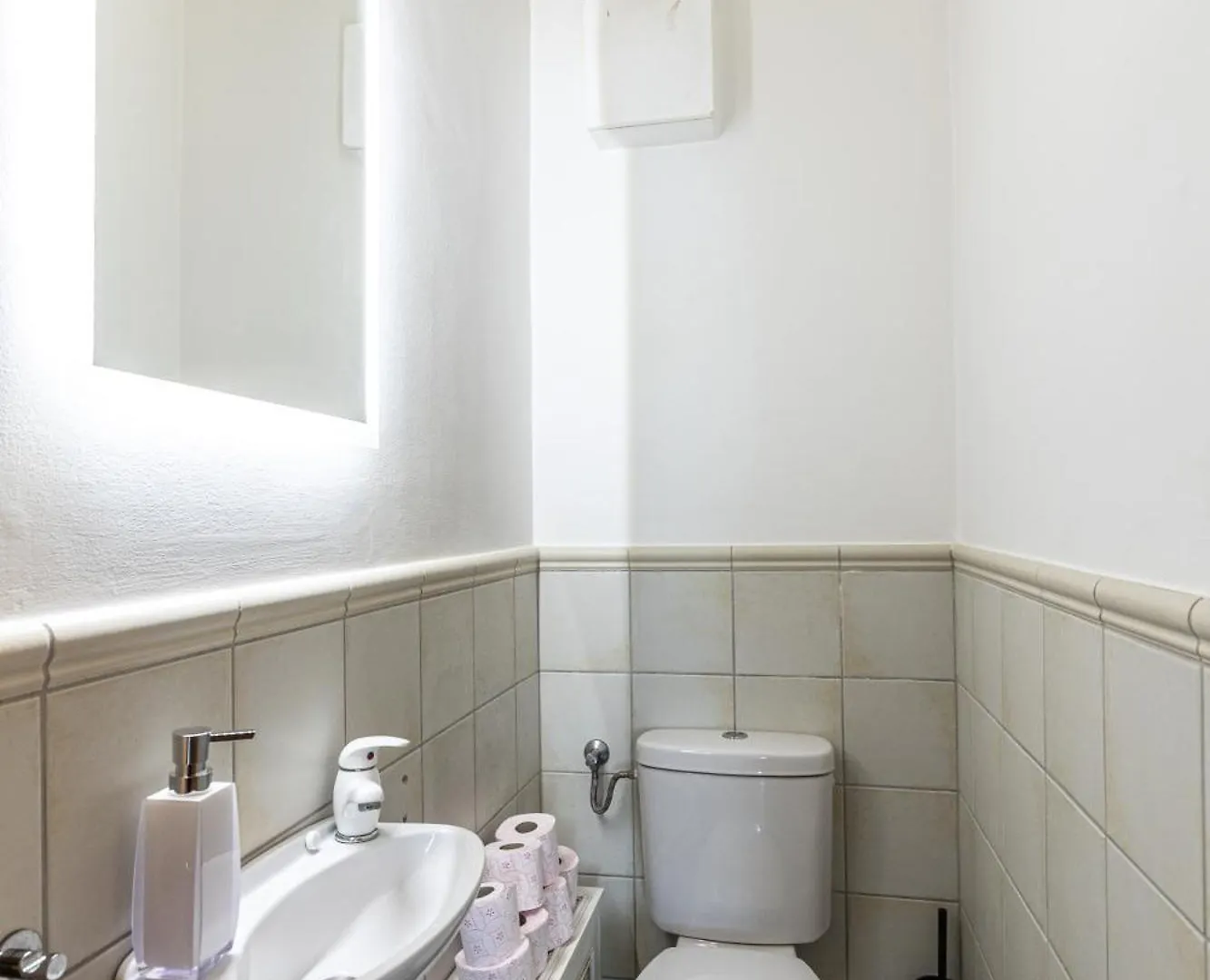 Gozsdu White Raven Residence 504 With Free Underground Parking Budapest Apartment