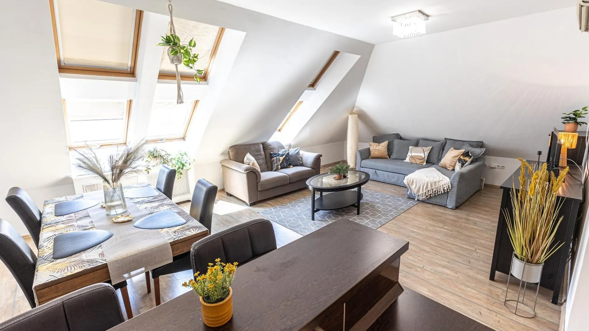 Gozsdu White Raven Residence 504 With Free Underground Parking Budapest Apartment